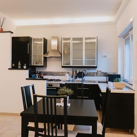 Pau Suite Home Fiumicino Extérieur photo